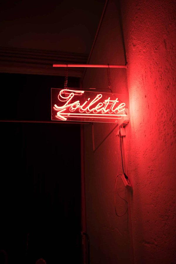 Quelles règles doivent être suivies lors de l'installation de toilettes sèches ?