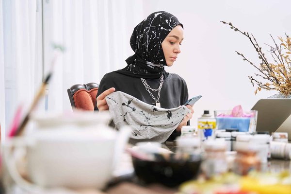 Travailler sur du tissu épais : quelle machine à coudre utiliser ?