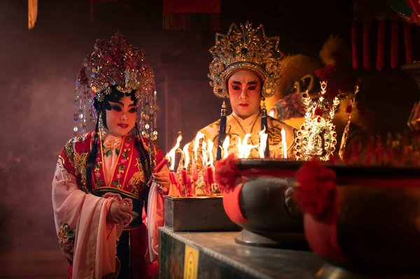 Quels sont les codes vestimentaires à adopter pour assister à une première à l'Opéra de Paris ?